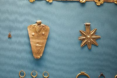 Gold Jewellery from Tell el-'Ajjul