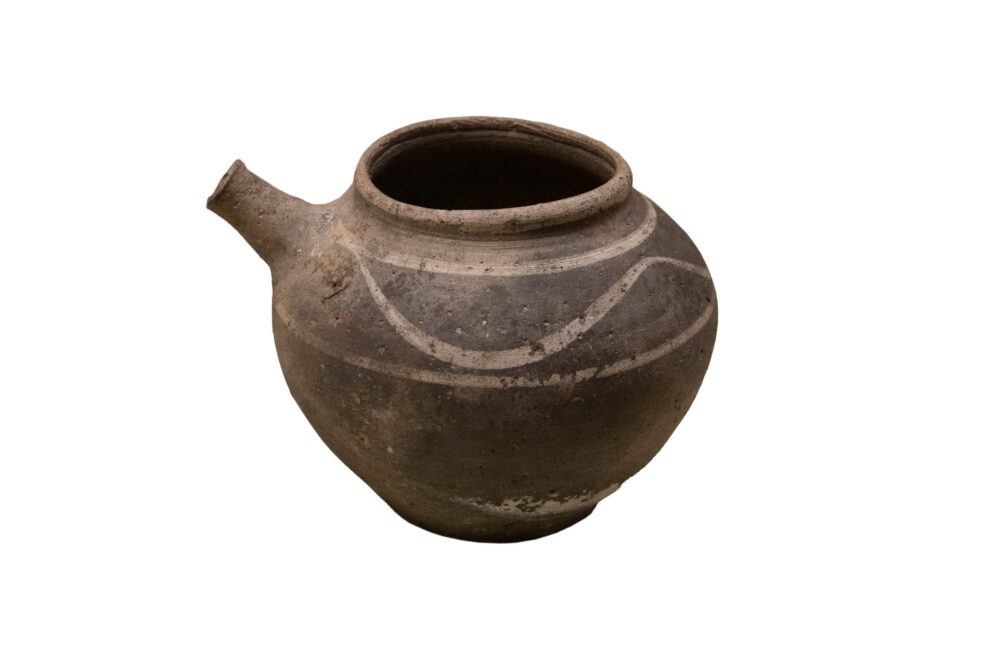 Grey EB IV - MB I Pottery from Megiddo Shaft Tomb
